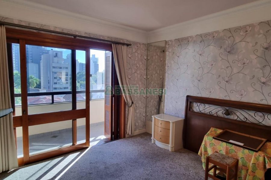 Apartamento com 269m², 3 dormitórios, 3 vagas, no bairro Exposição em Caxias do Sul para Comprar