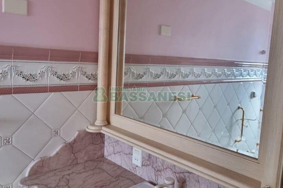 Apartamento com 269m², 3 dormitórios, 3 vagas, no bairro Exposição em Caxias do Sul para Comprar