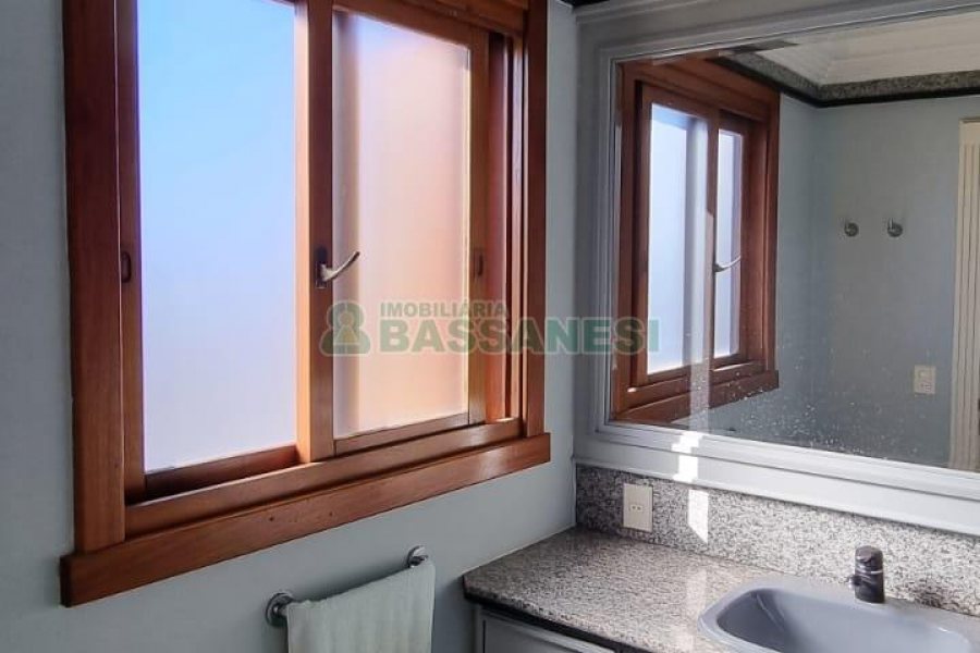 Apartamento com 269m², 3 dormitórios, 3 vagas, no bairro Exposição em Caxias do Sul para Comprar