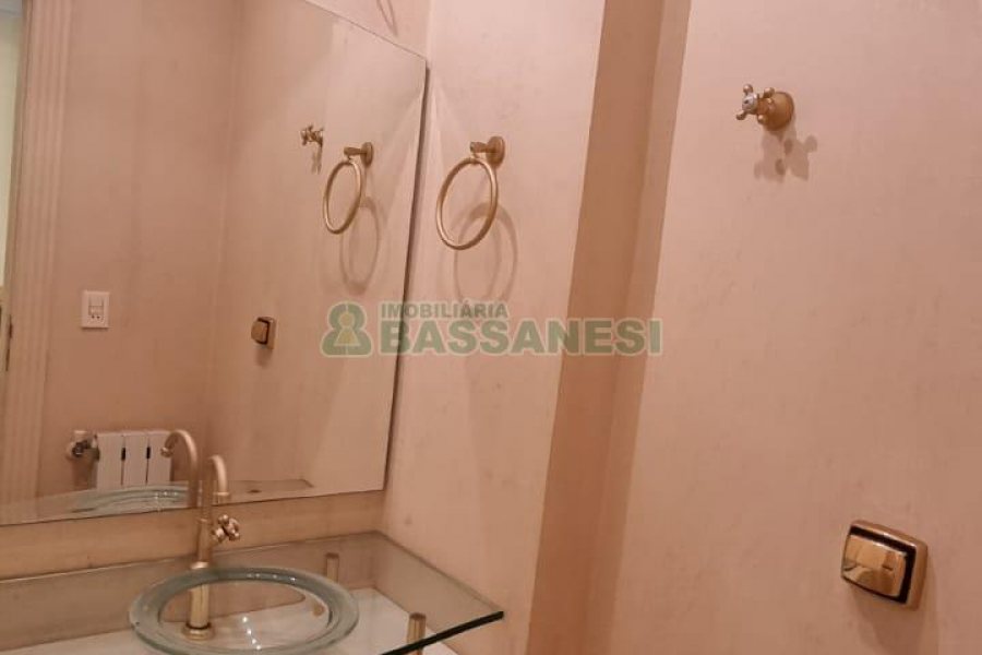Apartamento com 269m², 3 dormitórios, 3 vagas, no bairro Exposição em Caxias do Sul para Comprar