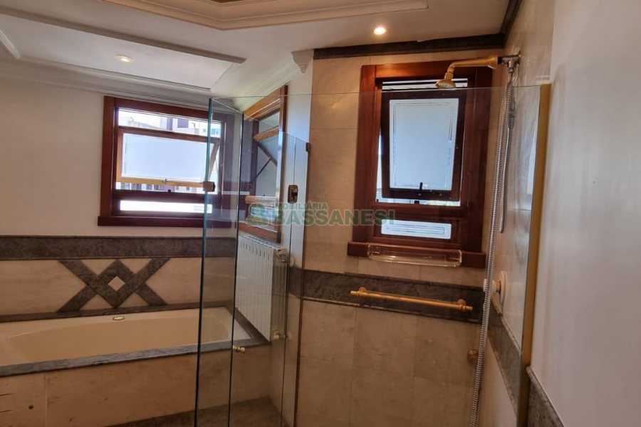 Apartamento com 269m², 3 dormitórios, 3 vagas, no bairro Exposição em Caxias do Sul para Comprar