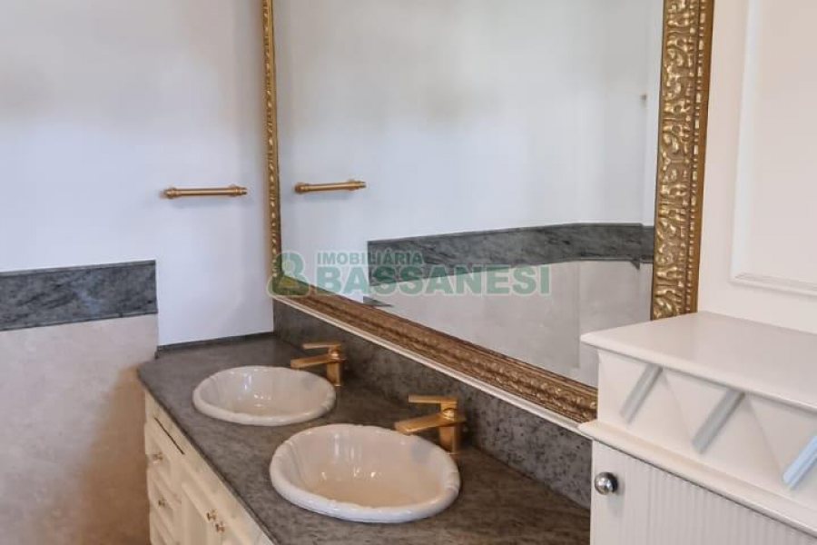 Apartamento com 269m², 3 dormitórios, 3 vagas, no bairro Exposição em Caxias do Sul para Comprar