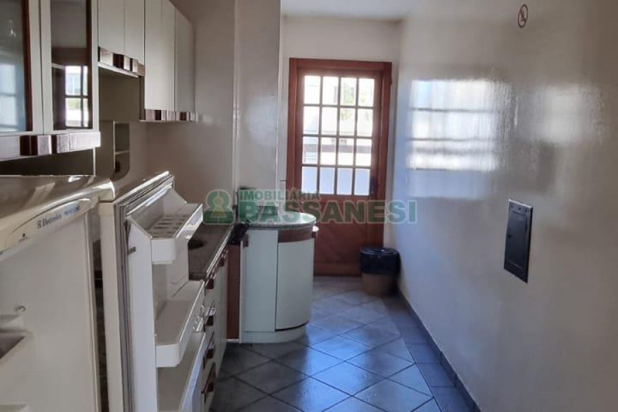 Apartamento com 269m², 3 dormitórios, 3 vagas, no bairro Exposição em Caxias do Sul para Comprar