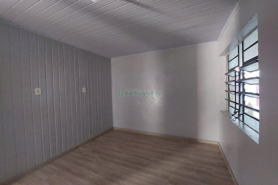 Casa com 50m², 2 dormitórios, no bairro Panazzolo em Caxias do Sul para Alugar