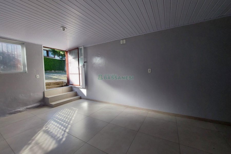 Casa com 50m², 2 dormitórios, no bairro Panazzolo em Caxias do Sul para Alugar