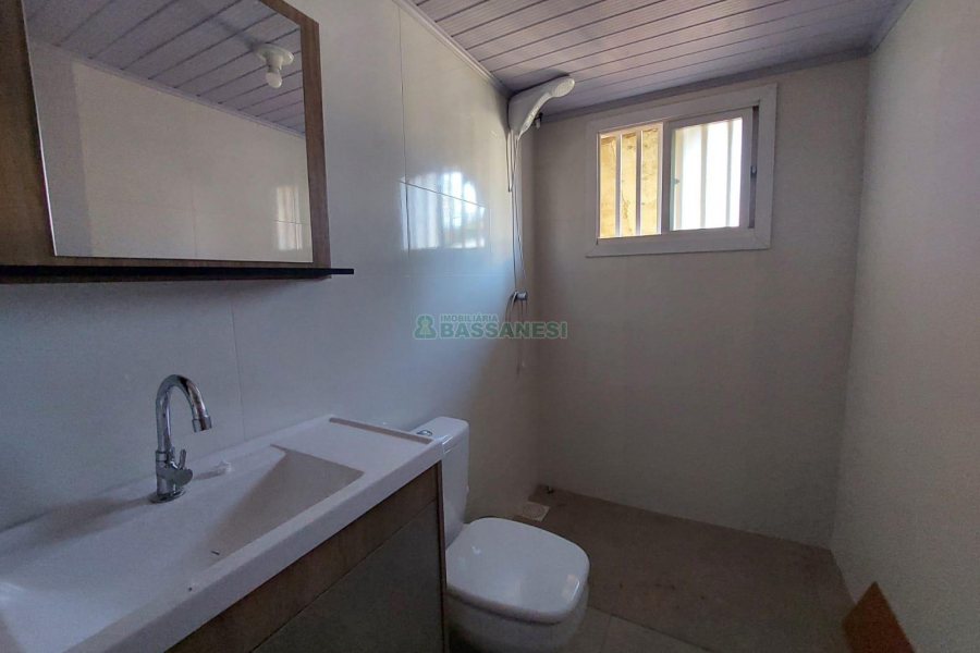 Casa com 50m², 2 dormitórios, no bairro Panazzolo em Caxias do Sul para Alugar
