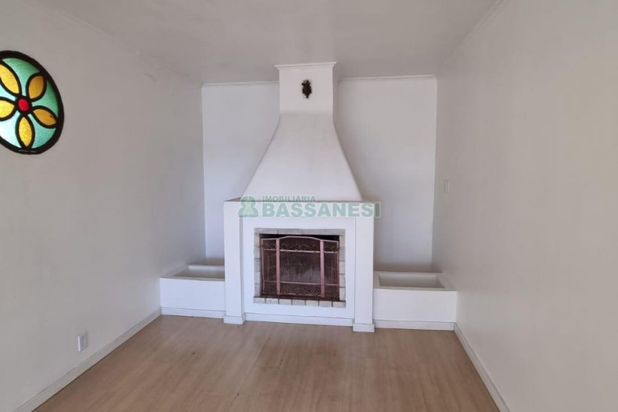 Casa com 287m², 5 dormitórios, 2 vagas, no bairro Kayser em Caxias do Sul para Comprar