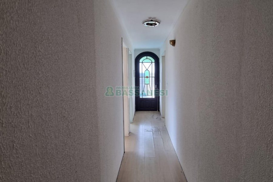 Casa com 287m², 5 dormitórios, 2 vagas, no bairro Kayser em Caxias do Sul para Comprar