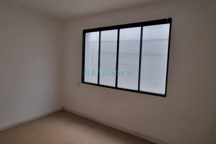 Casa com 287m², 5 dormitórios, 2 vagas, no bairro Kayser em Caxias do Sul para Comprar