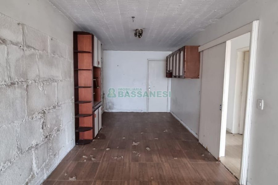 Casa com 287m², 5 dormitórios, 2 vagas, no bairro Kayser em Caxias do Sul para Comprar
