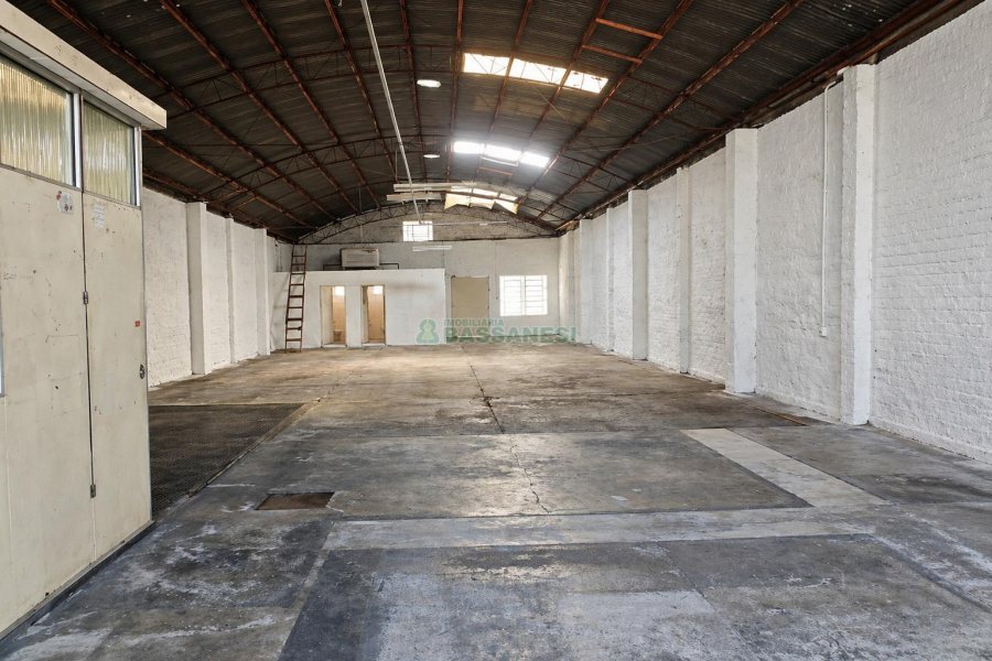 Pavilhão com 308m², no bairro Santa Catarina em Caxias do Sul para Alugar