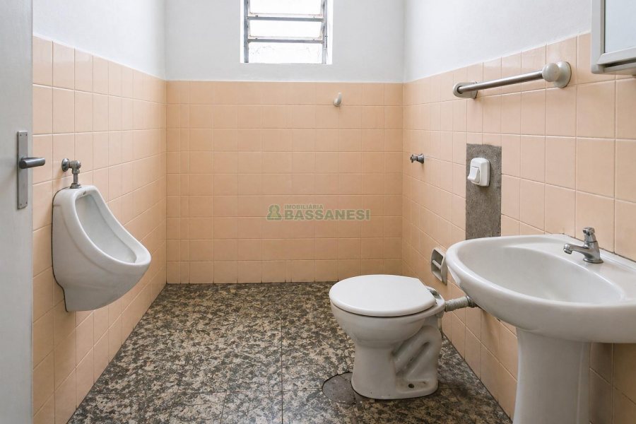 Pavilhão com 308m², no bairro Santa Catarina em Caxias do Sul para Alugar