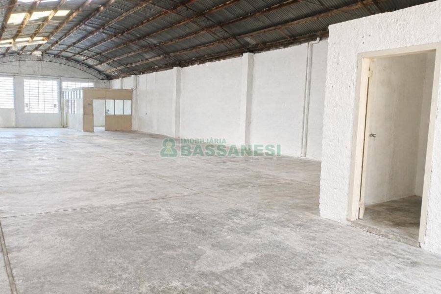 Pavilhão com 308m², no bairro Santa Catarina em Caxias do Sul para Alugar
