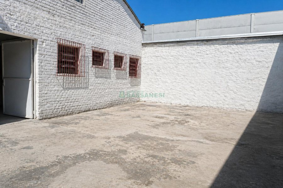Pavilhão com 308m², no bairro Santa Catarina em Caxias do Sul para Alugar