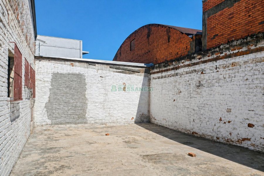 Pavilhão com 308m², no bairro Santa Catarina em Caxias do Sul para Alugar
