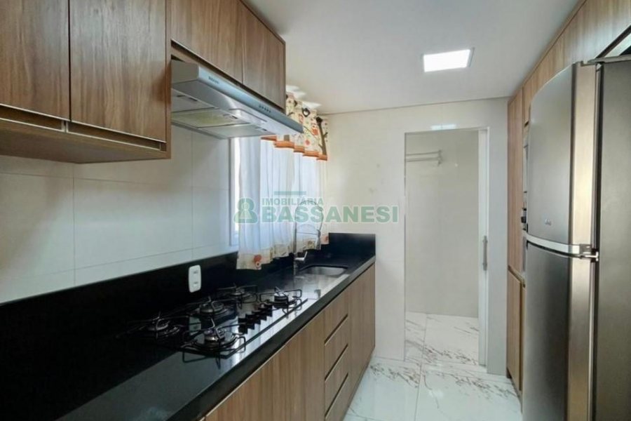 Apto Mobiliado com 72m², 2 dormitórios, 2 vagas, no bairro Universitário em Caxias do Sul para Alugar