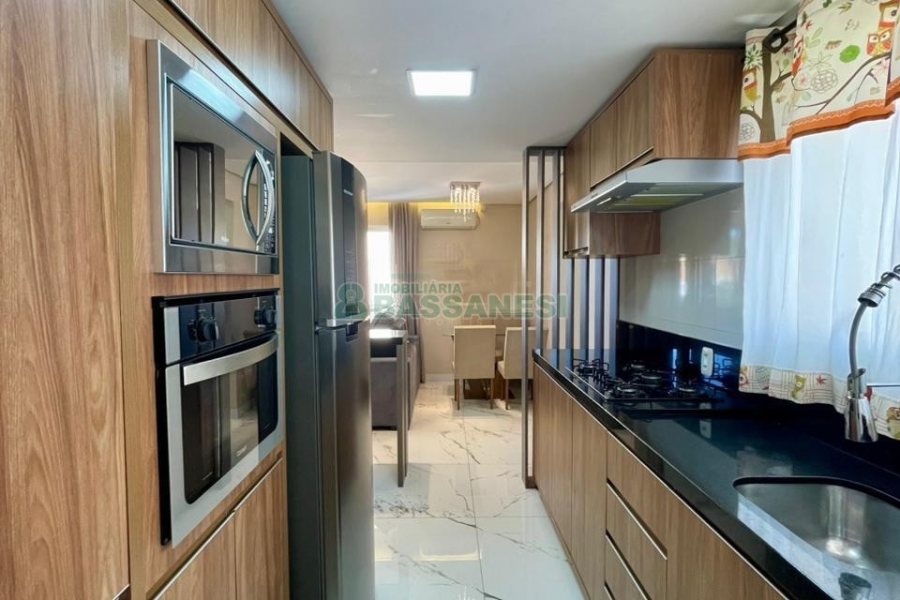 Apto Mobiliado com 72m², 2 dormitórios, 2 vagas, no bairro Universitário em Caxias do Sul para Alugar