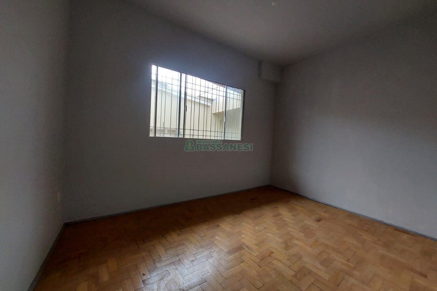 Casa com 80m², 3 dormitórios, no bairro São José em Caxias do Sul para Alugar