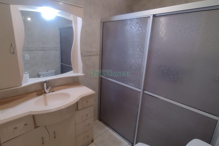 Casa com 268m², 3 dormitórios, 2 vagas, no bairro Esplanada em Caxias do Sul para Comprar