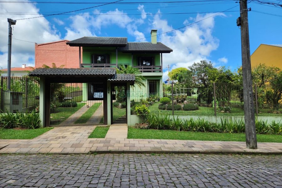 Casa com 264m², 3 dormitórios, 4 vagas, no bairro Bela Vista em Caxias do Sul para Comprar