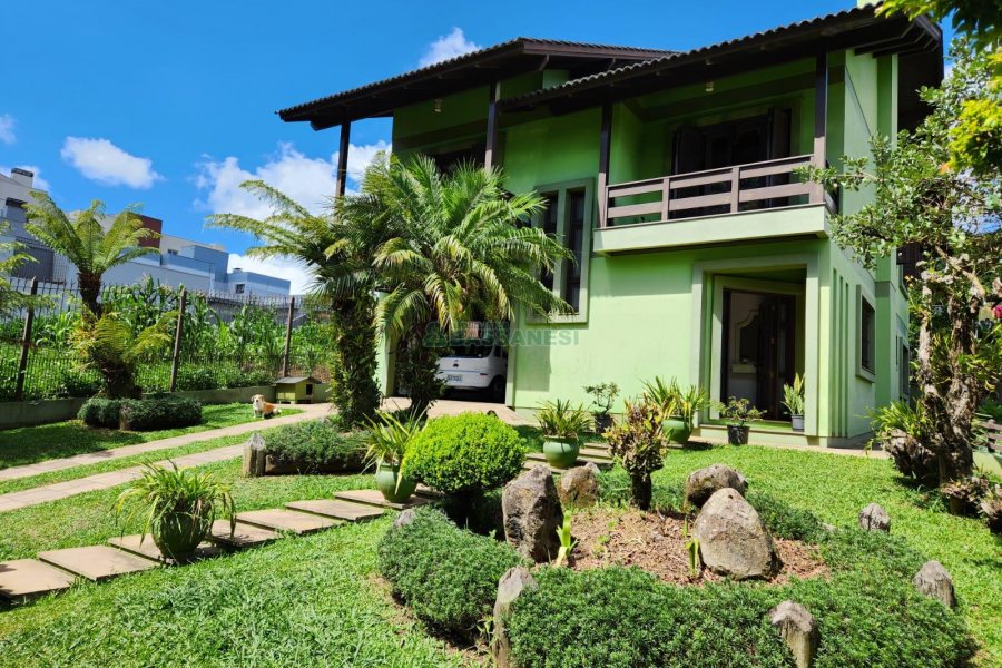 Casa com 264m², 3 dormitórios, 4 vagas, no bairro Bela Vista em Caxias do Sul para Comprar