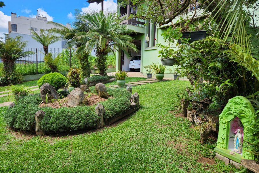 Casa com 264m², 3 dormitórios, 4 vagas, no bairro Bela Vista em Caxias do Sul para Comprar