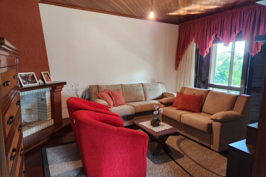 Casa com 264m², 3 dormitórios, 4 vagas, no bairro Bela Vista em Caxias do Sul para Comprar