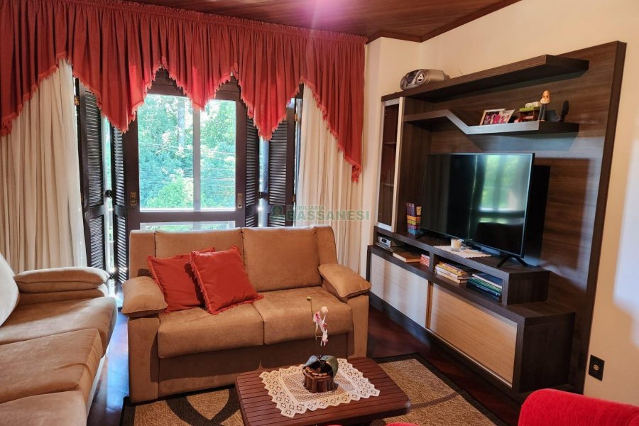 Casa com 264m², 3 dormitórios, 4 vagas, no bairro Bela Vista em Caxias do Sul para Comprar