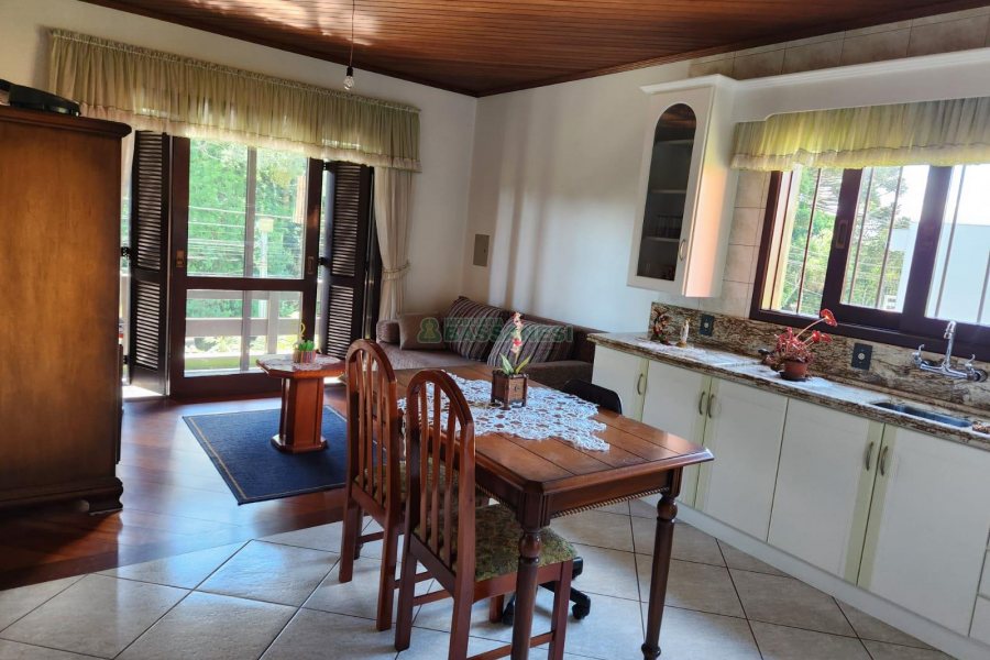 Casa com 264m², 3 dormitórios, 4 vagas, no bairro Bela Vista em Caxias do Sul para Comprar