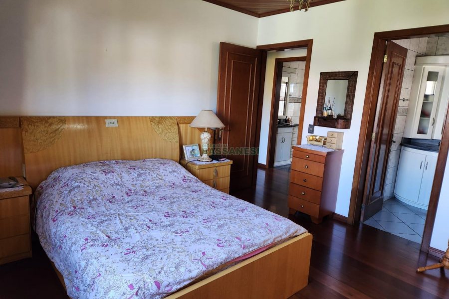 Casa com 264m², 3 dormitórios, 4 vagas, no bairro Bela Vista em Caxias do Sul para Comprar