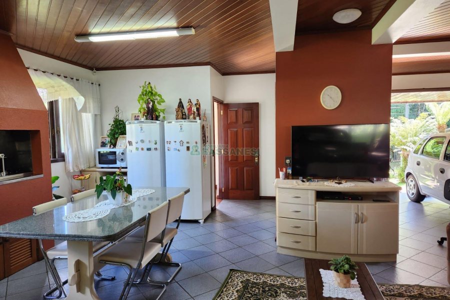 Casa com 264m², 3 dormitórios, 4 vagas, no bairro Bela Vista em Caxias do Sul para Comprar