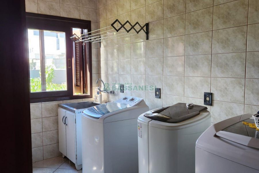 Casa com 264m², 3 dormitórios, 4 vagas, no bairro Bela Vista em Caxias do Sul para Comprar