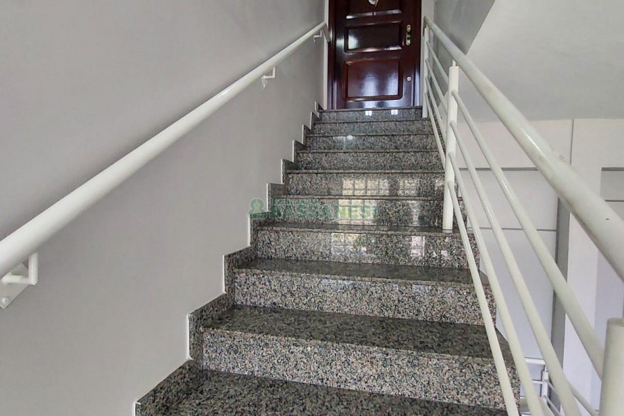 Casa com 405m², 3 dormitórios, 2 vagas, no bairro Cinqüentenário em Caxias do Sul para Comprar