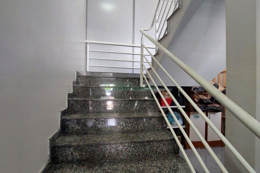 Casa com 405m², 3 dormitórios, 2 vagas, no bairro Cinqüentenário em Caxias do Sul para Comprar