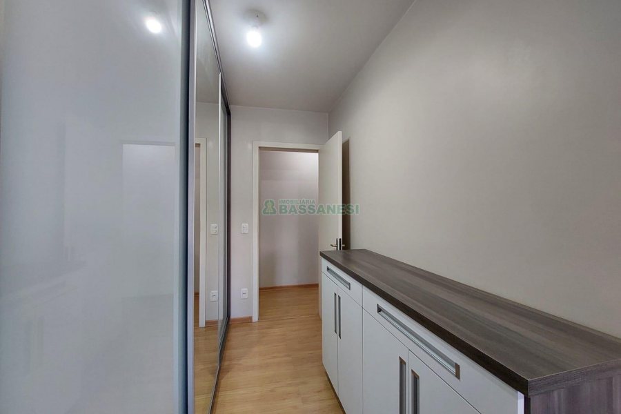 Casa com 405m², 3 dormitórios, 2 vagas, no bairro Cinqüentenário em Caxias do Sul para Comprar