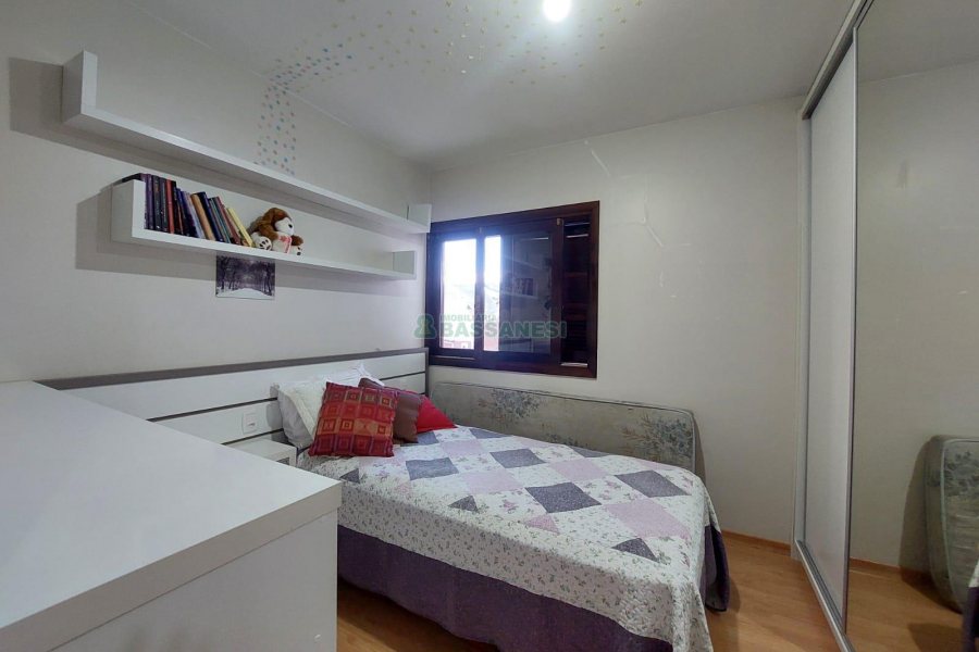 Casa com 405m², 3 dormitórios, 2 vagas, no bairro Cinqüentenário em Caxias do Sul para Comprar