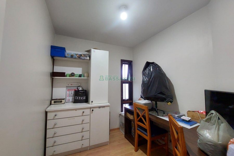 Casa com 405m², 3 dormitórios, 2 vagas, no bairro Cinqüentenário em Caxias do Sul para Comprar