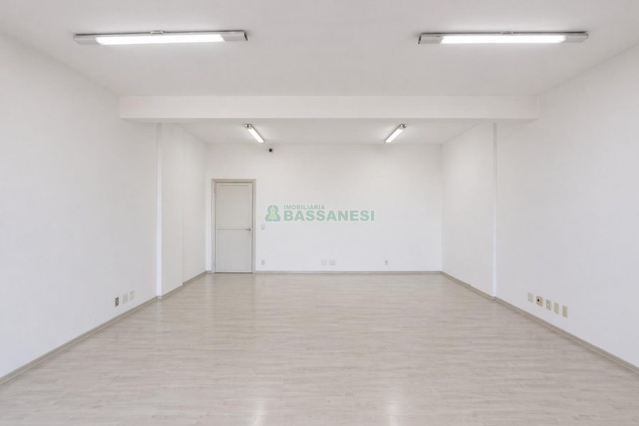 Sala com 40m², no bairro Centro em Caxias do Sul para Alugar