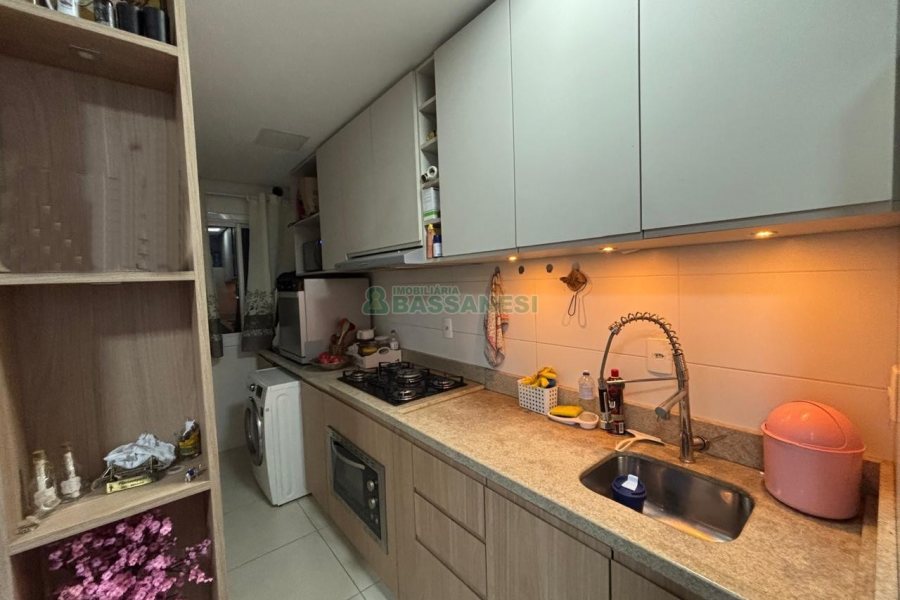 Apartamento com 70m², 2 dormitórios, 1 vaga, no bairro Kayser em Caxias do Sul para Alugar