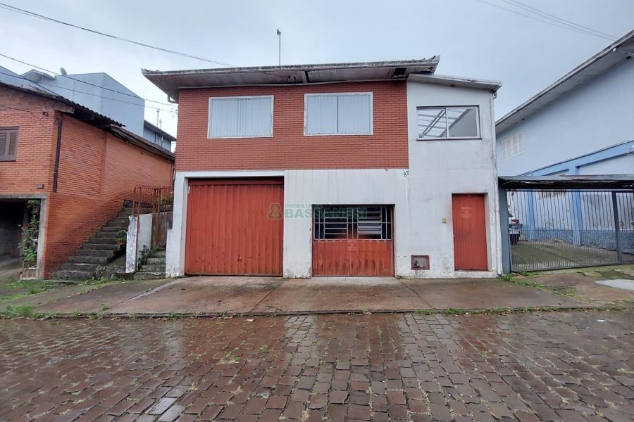 Casa com 220m², 4 dormitórios, 5 vagas, no bairro Panazzolo em Caxias do Sul para Comprar