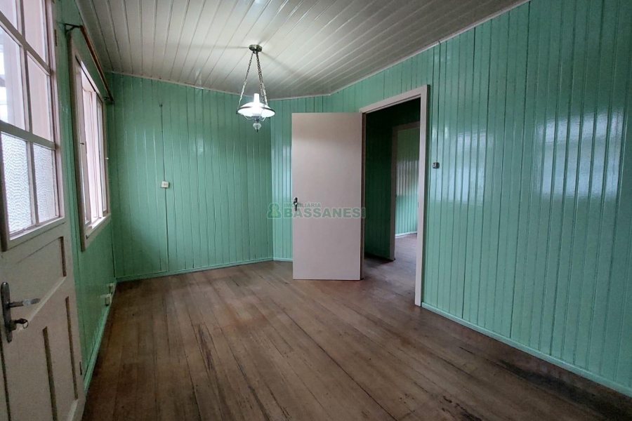 Casa com 220m², 4 dormitórios, 5 vagas, no bairro Panazzolo em Caxias do Sul para Comprar
