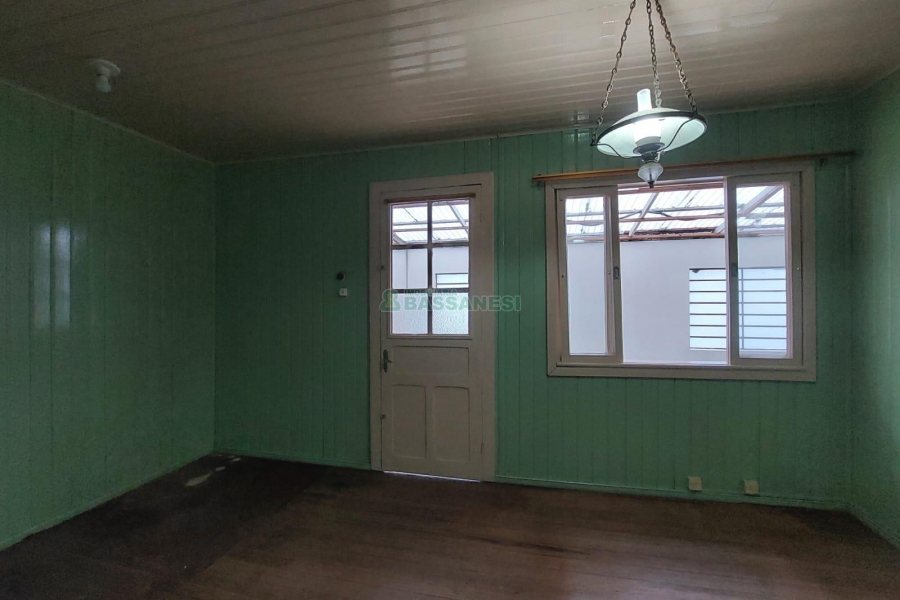 Casa com 220m², 4 dormitórios, 5 vagas, no bairro Panazzolo em Caxias do Sul para Comprar