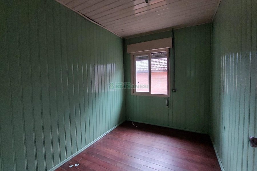 Casa com 220m², 4 dormitórios, 5 vagas, no bairro Panazzolo em Caxias do Sul para Comprar