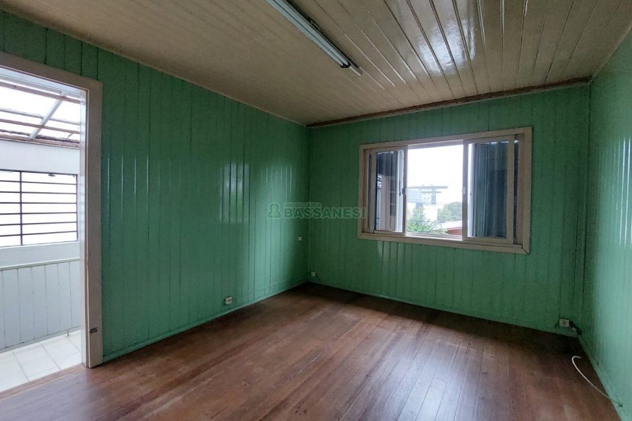 Casa com 220m², 4 dormitórios, 5 vagas, no bairro Panazzolo em Caxias do Sul para Comprar