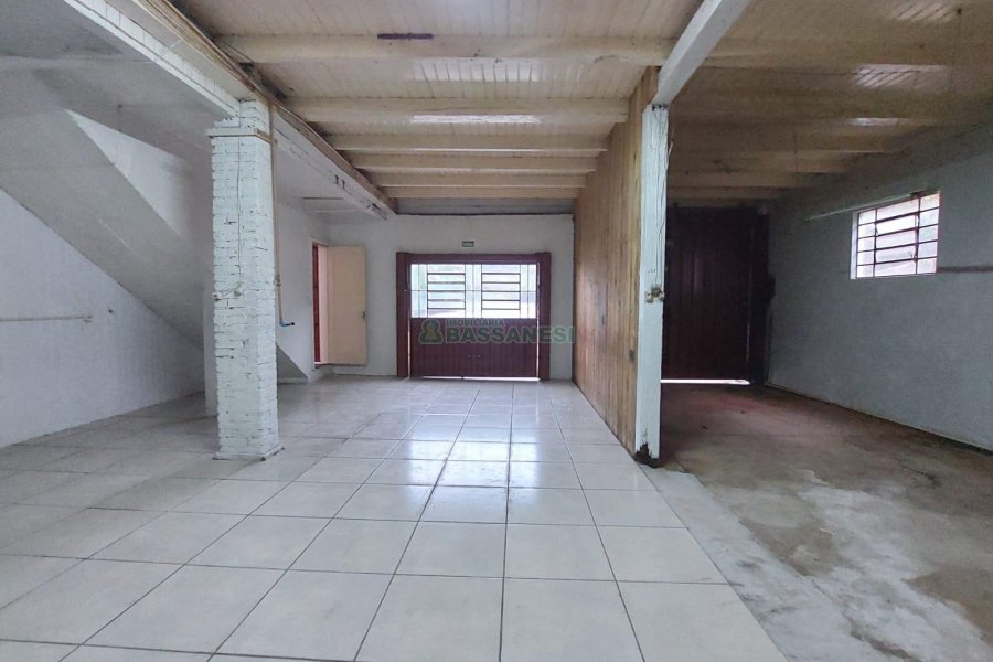 Casa com 220m², 4 dormitórios, 5 vagas, no bairro Panazzolo em Caxias do Sul para Comprar
