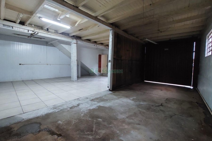 Casa com 220m², 4 dormitórios, 5 vagas, no bairro Panazzolo em Caxias do Sul para Comprar