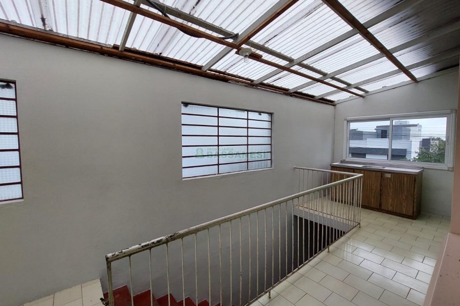 Casa com 220m², 4 dormitórios, 5 vagas, no bairro Panazzolo em Caxias do Sul para Comprar