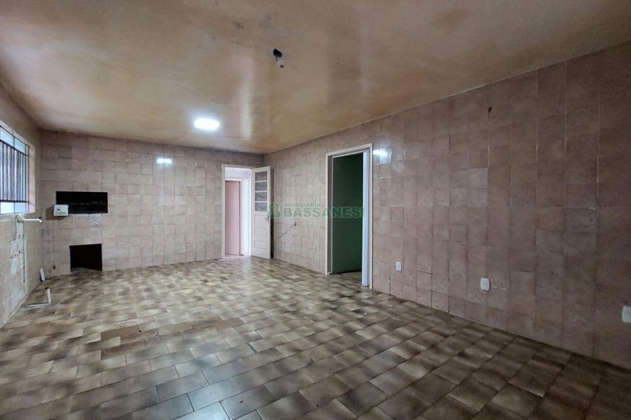 Casa com 220m², 4 dormitórios, 5 vagas, no bairro Panazzolo em Caxias do Sul para Comprar