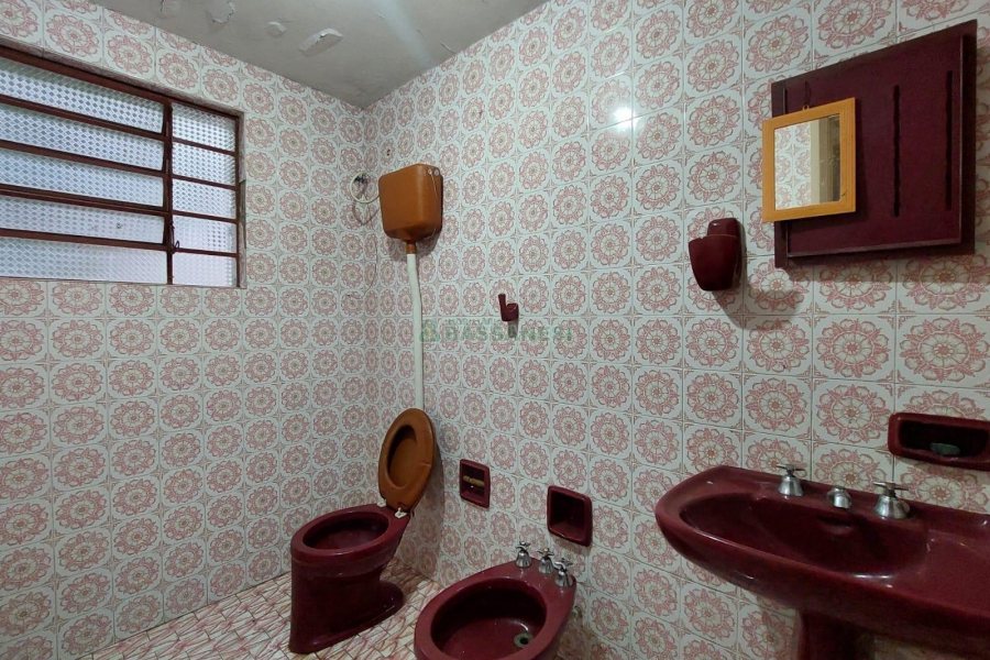 Casa com 220m², 4 dormitórios, 5 vagas, no bairro Panazzolo em Caxias do Sul para Comprar
