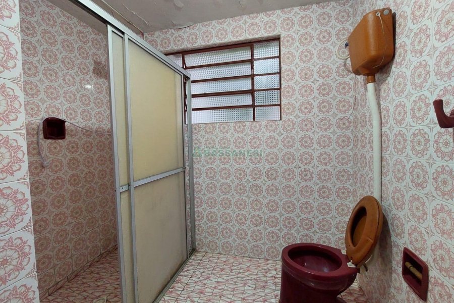 Casa com 220m², 4 dormitórios, 5 vagas, no bairro Panazzolo em Caxias do Sul para Comprar